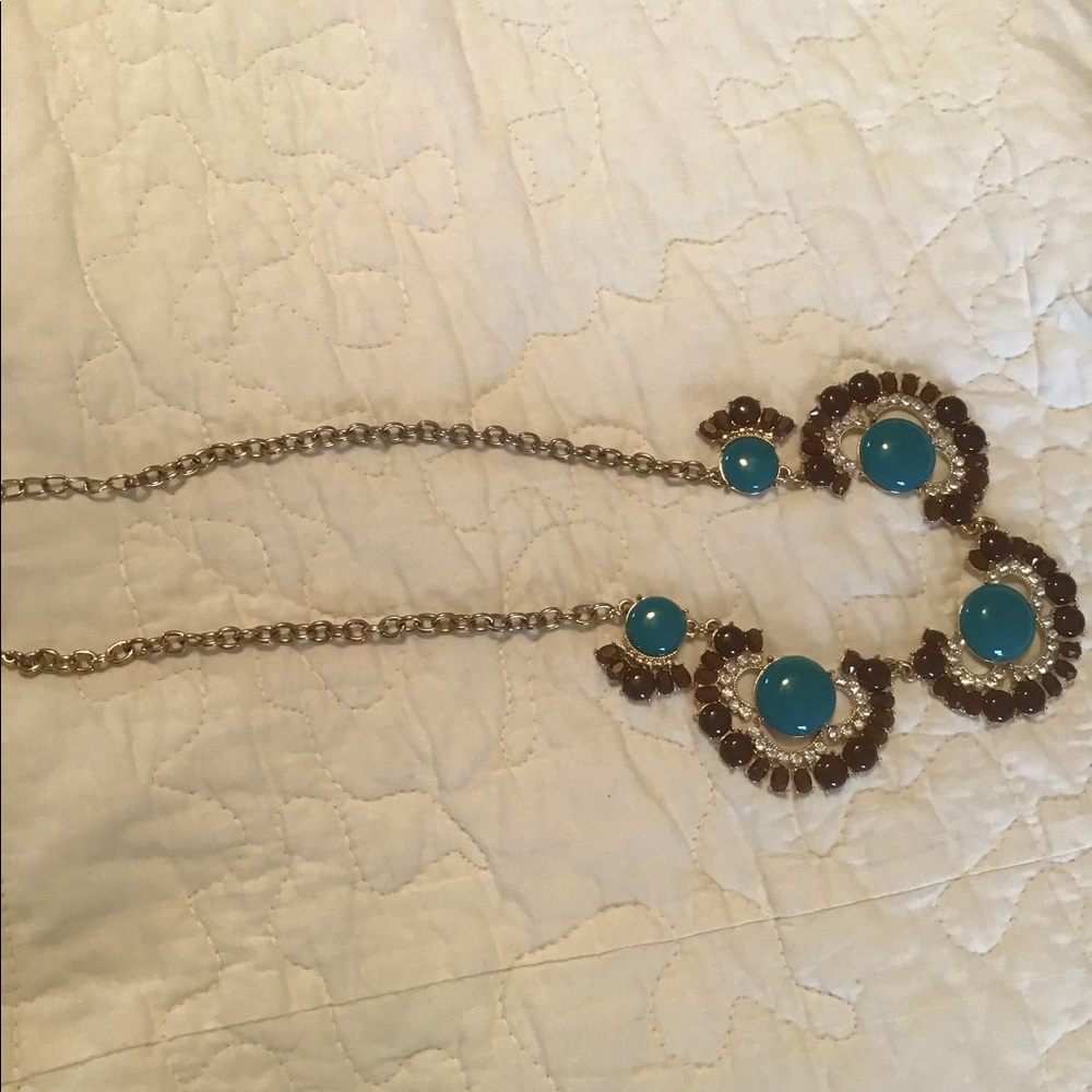 2 silver tone necklaces.